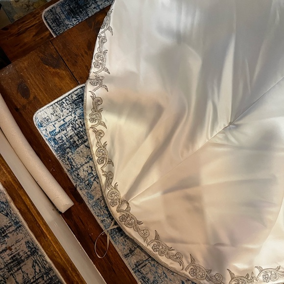 Wedding gown NWOT - Picture 2 of 12